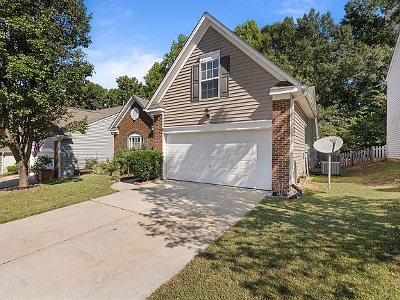3rd image of 12 Knoll Ridge Dr