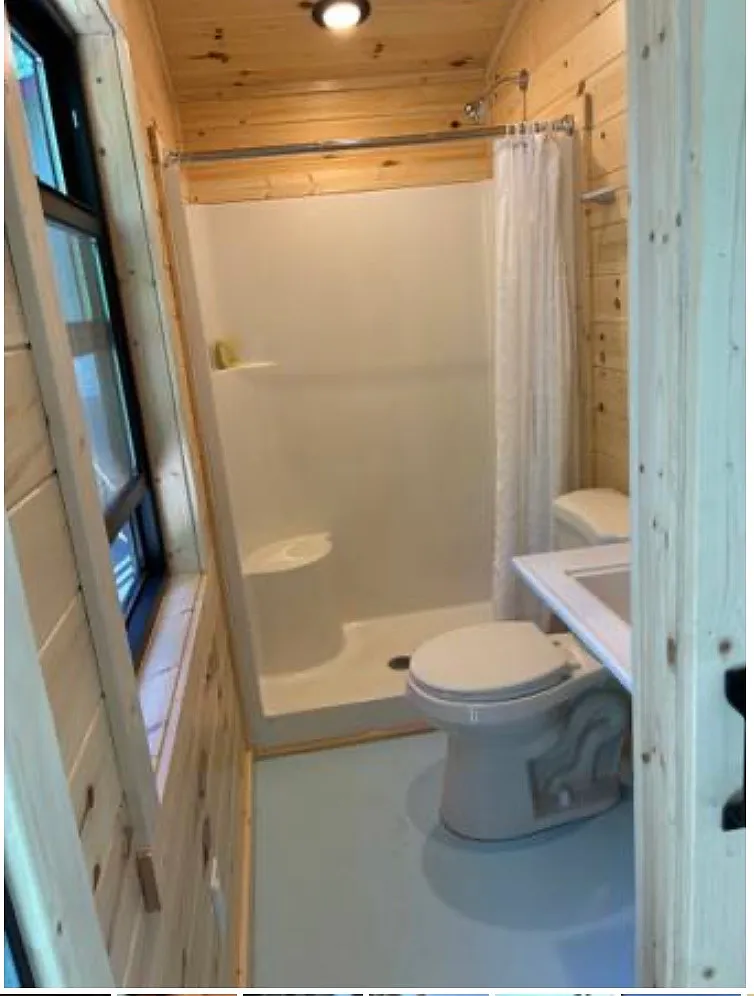 Studio, 600 sqft, $4,000 — Photo 3