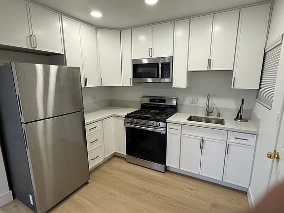 2nd image of 1065 20th St