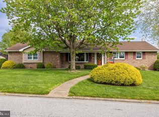 221 Laurelwood Dr, Douglassville, PA 19518