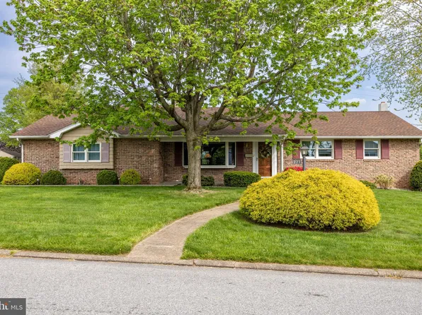 221 Laurelwood Dr, Douglassville, PA 19518