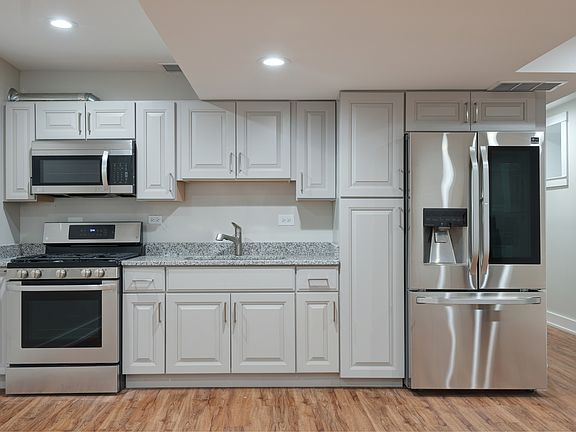 4th image of 2321 W Warren Blvd