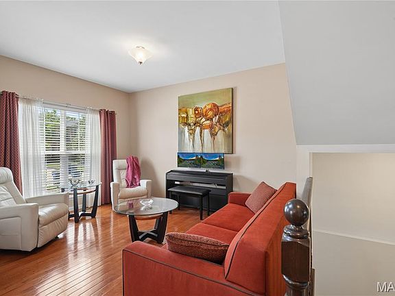 3rd image of 965 Arbor Run Ct