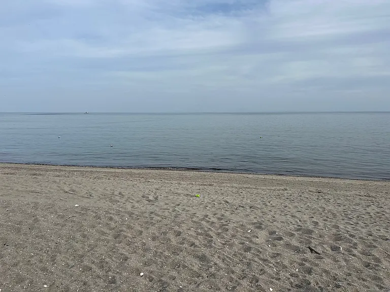 1019 Fairfield Beach Rd — Photo 18