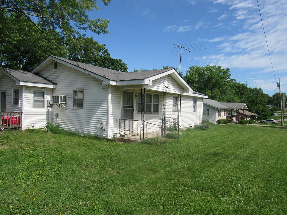1st image of 225 N White Oak St