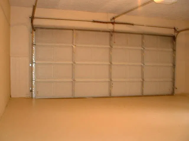 6 bed, 5000 sqft, $2,300 — Photo 4