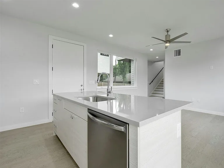 313 Blackson Ave #B — Photo 5