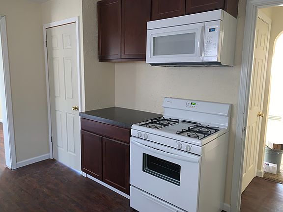 3rd image of 212 Montrose St