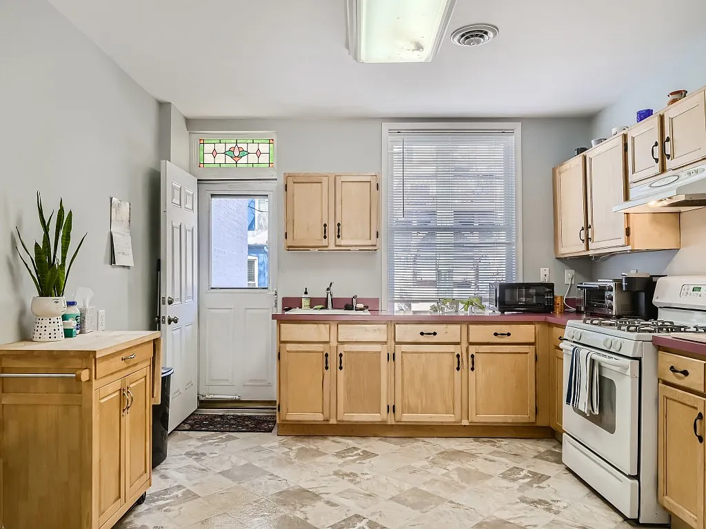 3 bed, 1492 sqft, $2,200 — Photo 2