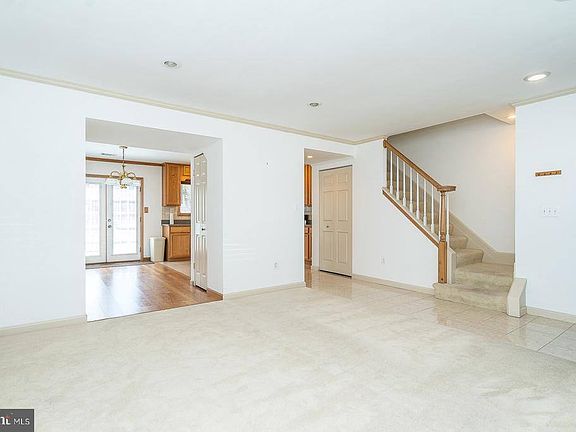 3rd image of 1017 Charles St