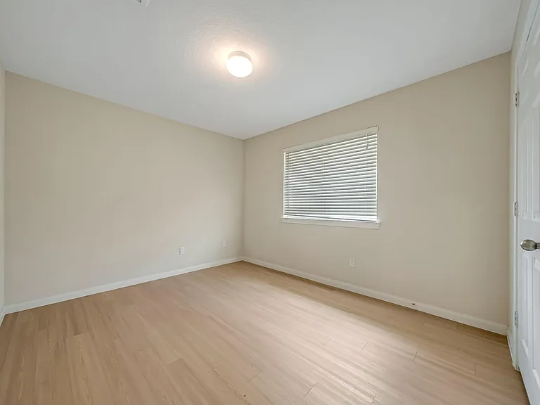 12810 Lake Shore Dr — Photo 24