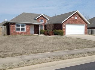 121 Coopers Farm Rd, Centerton, AR 72719