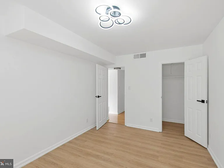 431 N Armistead St #307 — Photo 15
