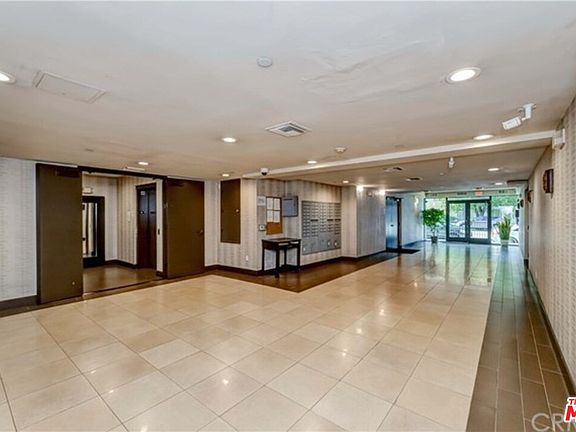5th image of 848 S Irolo St #305
