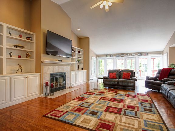 Living Room 302 Beringer