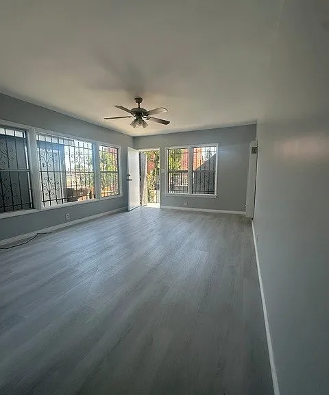 8811 S Budlong Ave — Photo 2