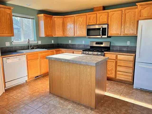 3349 NE Mendenhall Dr — Photo 5