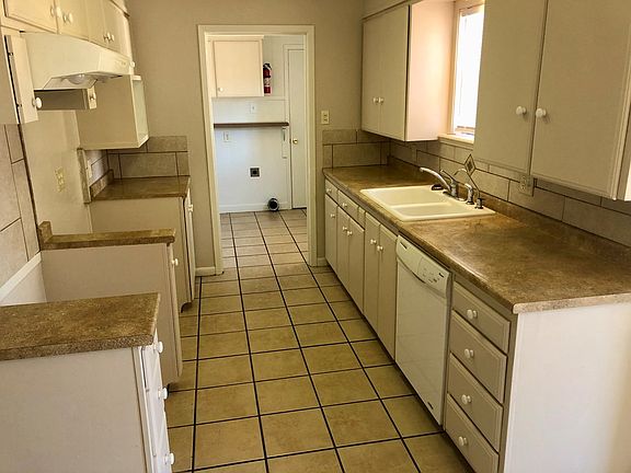 4th image of 1523 E Everglade Ave