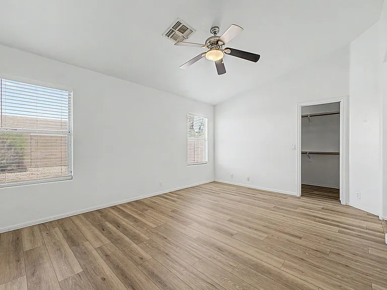 930 E Harwell Rd — Photo 12