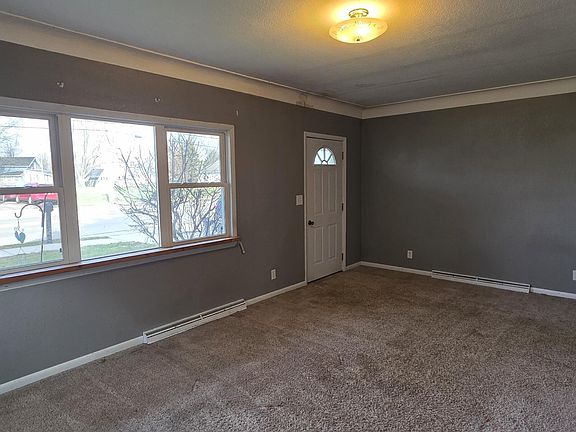 5th image of 423 Appian Ave
