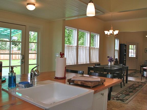 Table, rugs and window treatments are available at no charge if the tenant would like to use them