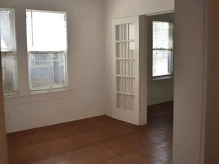 2246 E Houston St — Photo 36