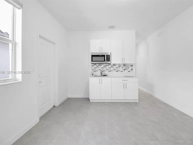 879 SE 26th Ter — Photo 33