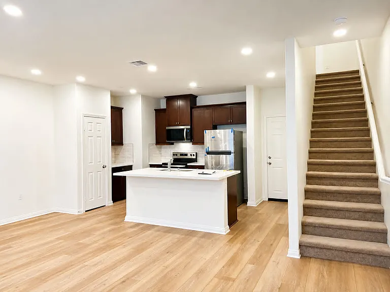 4255 E Carmel Privado — Photo 5