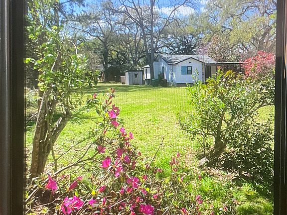 Country setting in central lafayette, near restaurants and UL
