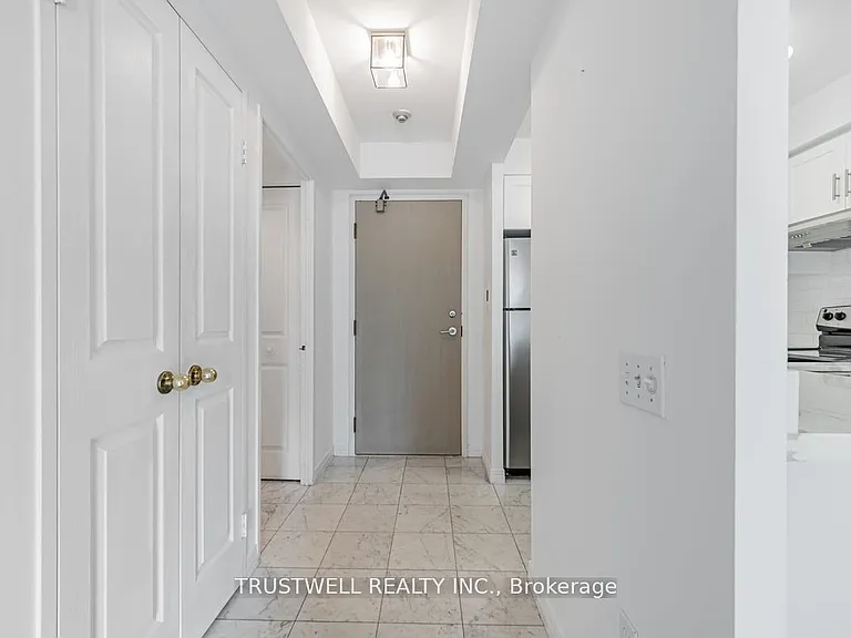 942 Yonge St #503 — Photo 2