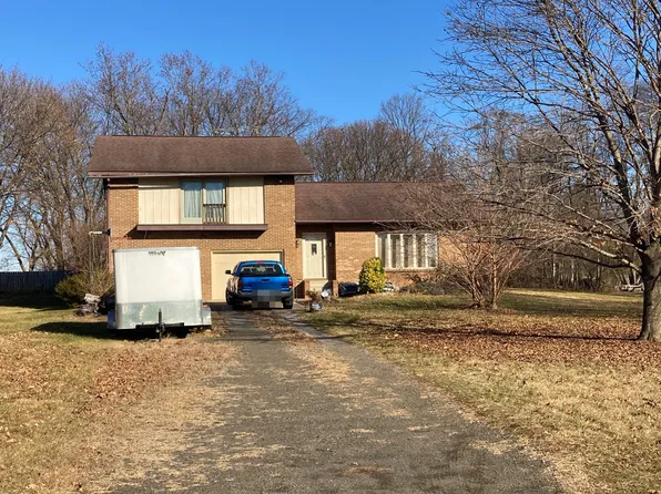 179 Keepsake Dr, Falling Waters, WV 25419