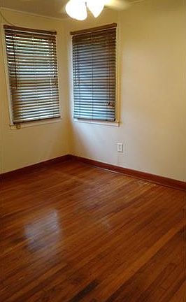 4th image of 711 Oaklawn Dr #A