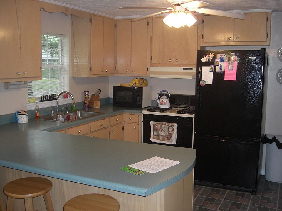 2nd image of 207 Harris St