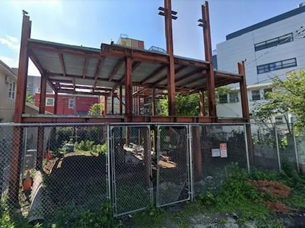 37 Brighton 2nd Pl, Brooklyn, NY 11235