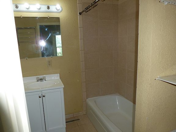 5th image of 28291 Hickory Ave