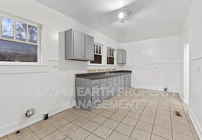 4732 Court S — Photo 14