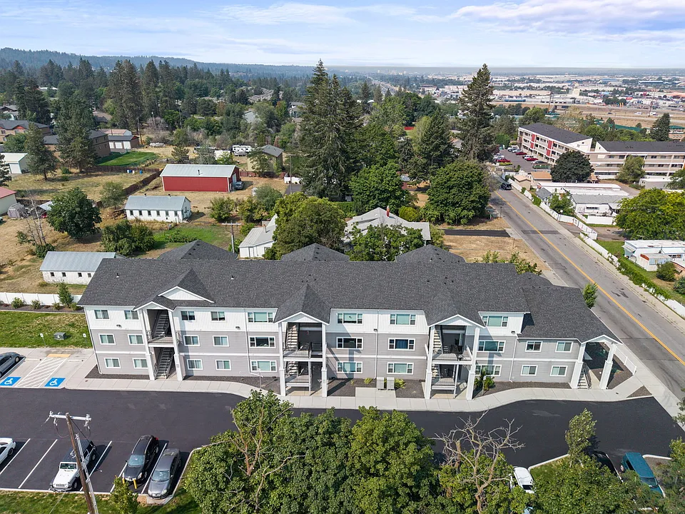 4th Ave Apartments
