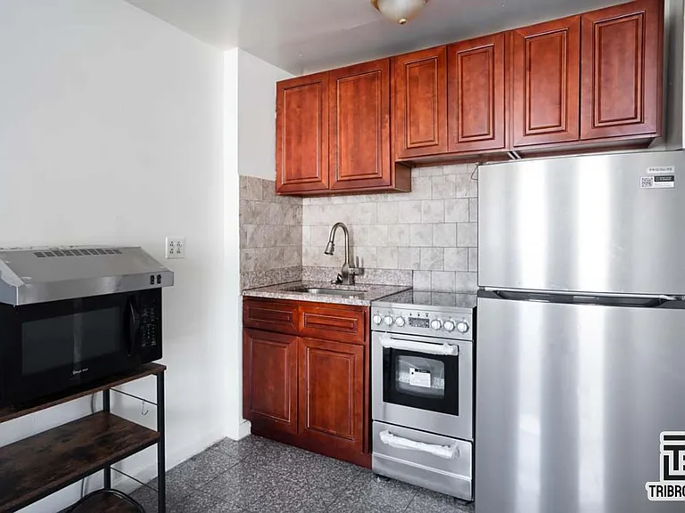 245 E 31st St #3D — Photo 2