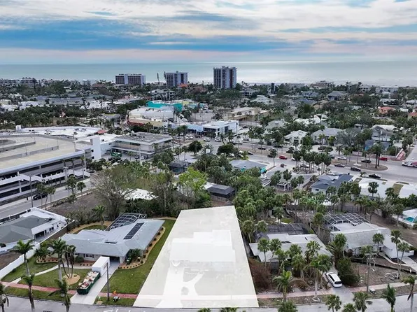 141 N Adams Dr #18, Sarasota, FL 34236