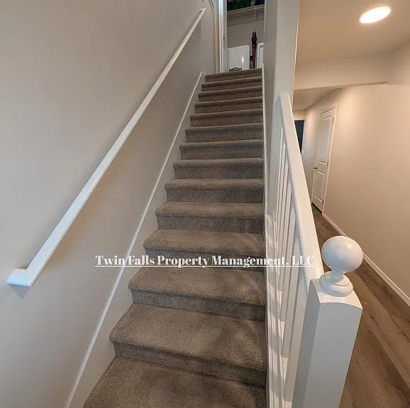 1574 Kenyon Rd — Photo 3