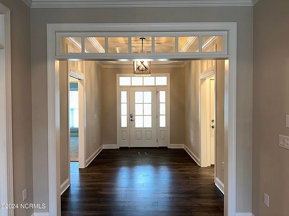 4th image of 4715 Muirfield Court #701