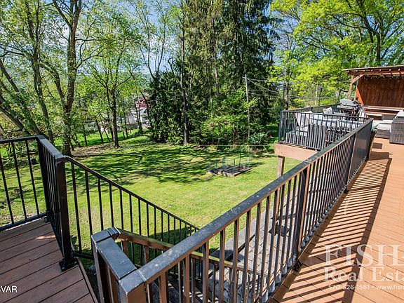 3rd image of 1147 Louisa St