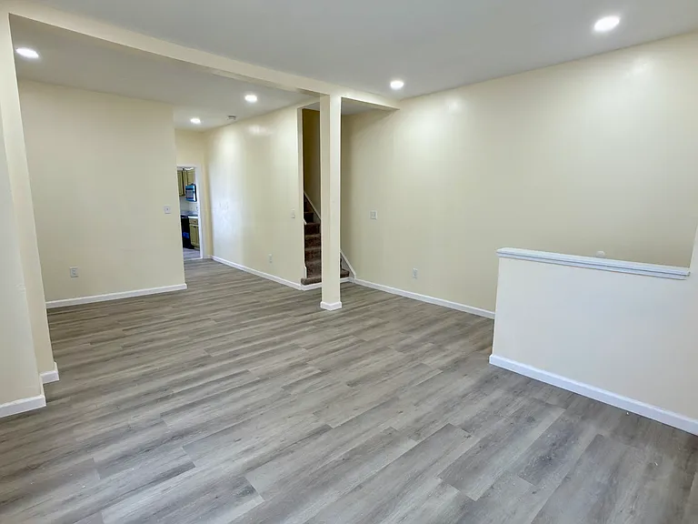547 N Silk St — Photo 4