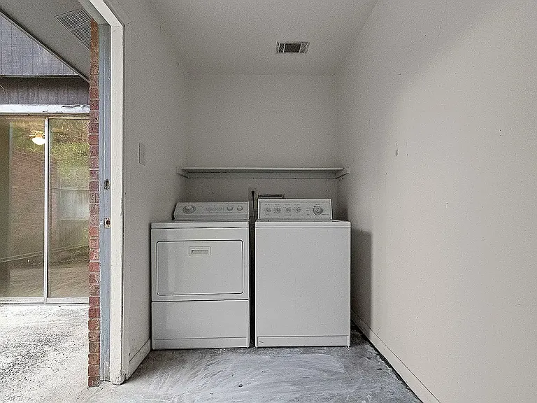 2605 W 58th St #10 — Photo 9
