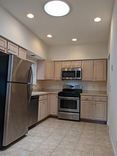 1st image of 115 Lathrop Ave APT 2R