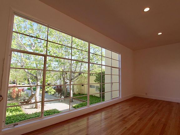 3rd image of 451 San Vicente Blvd APT 10