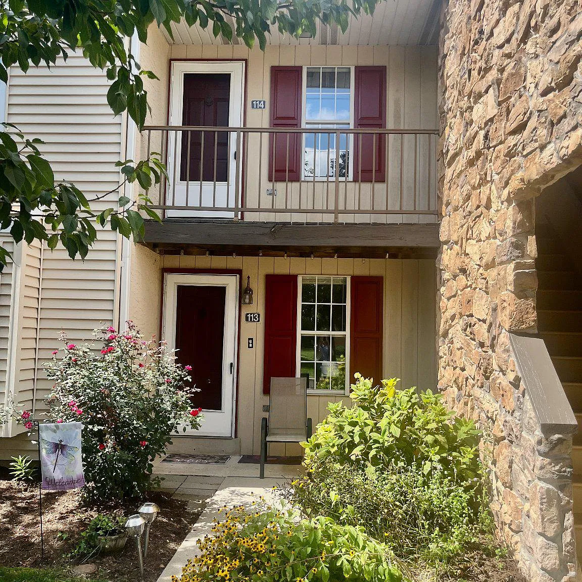 1 bed, 1.0 bath, 946 sqft, $1,200 — Photo 1