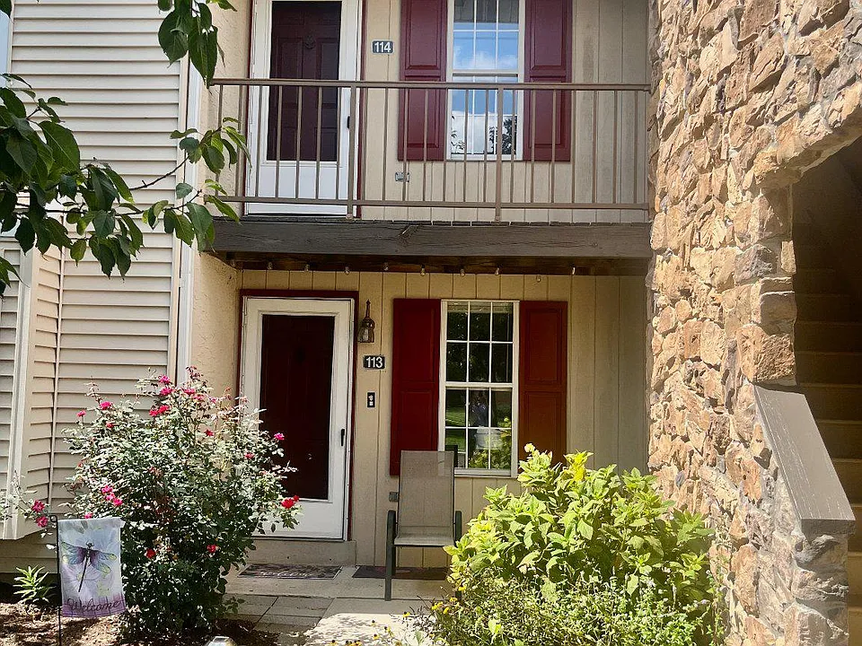 114 Valley Greene Cir