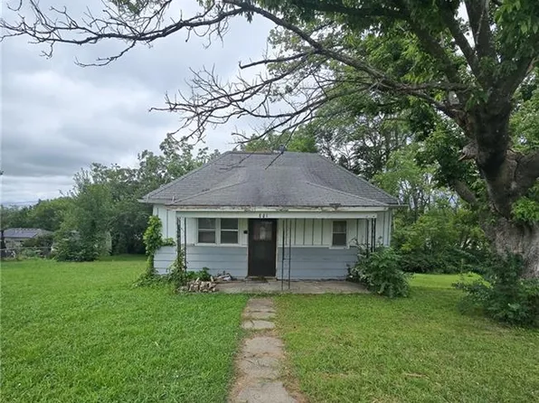 218 N Titus Ave, Excelsior Springs, MO 64024