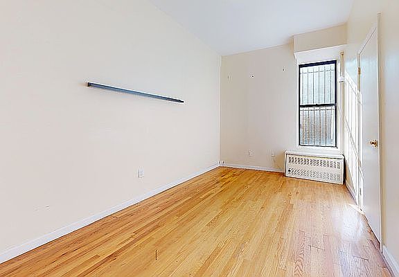 2nd image of 241 W 113th St APT 1C